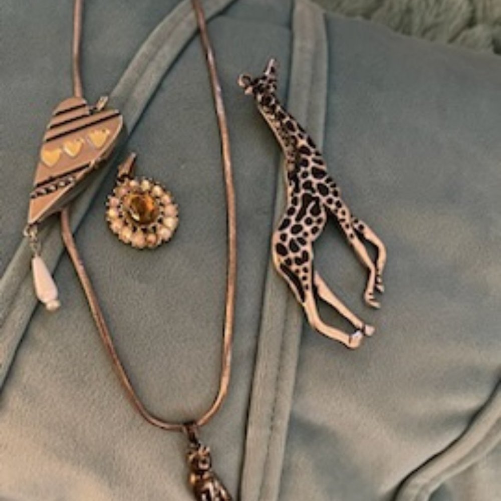 Random Necklace Pendants Giraffe, Heart, Onck, Cat